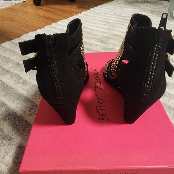 EUC* BETSEY JOHNSON DAZZLER BOOTIES - Picture 6 of 7